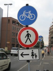 Verkehrszeichen: Fahrrad und Fußgänger