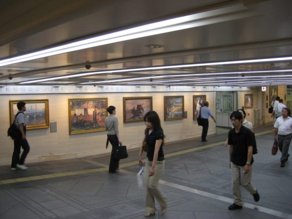 Kopien impressionistischer Gemälde in einem unterirdischen Einkaufszentrum in Osaka (2009)