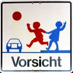 Hinweis auf spielende Kinder