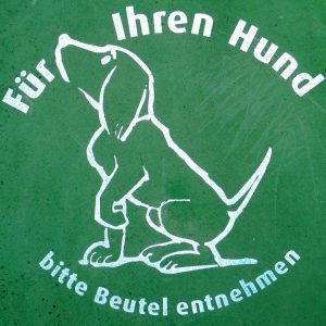 Hinweis aus ein Hundesackerl